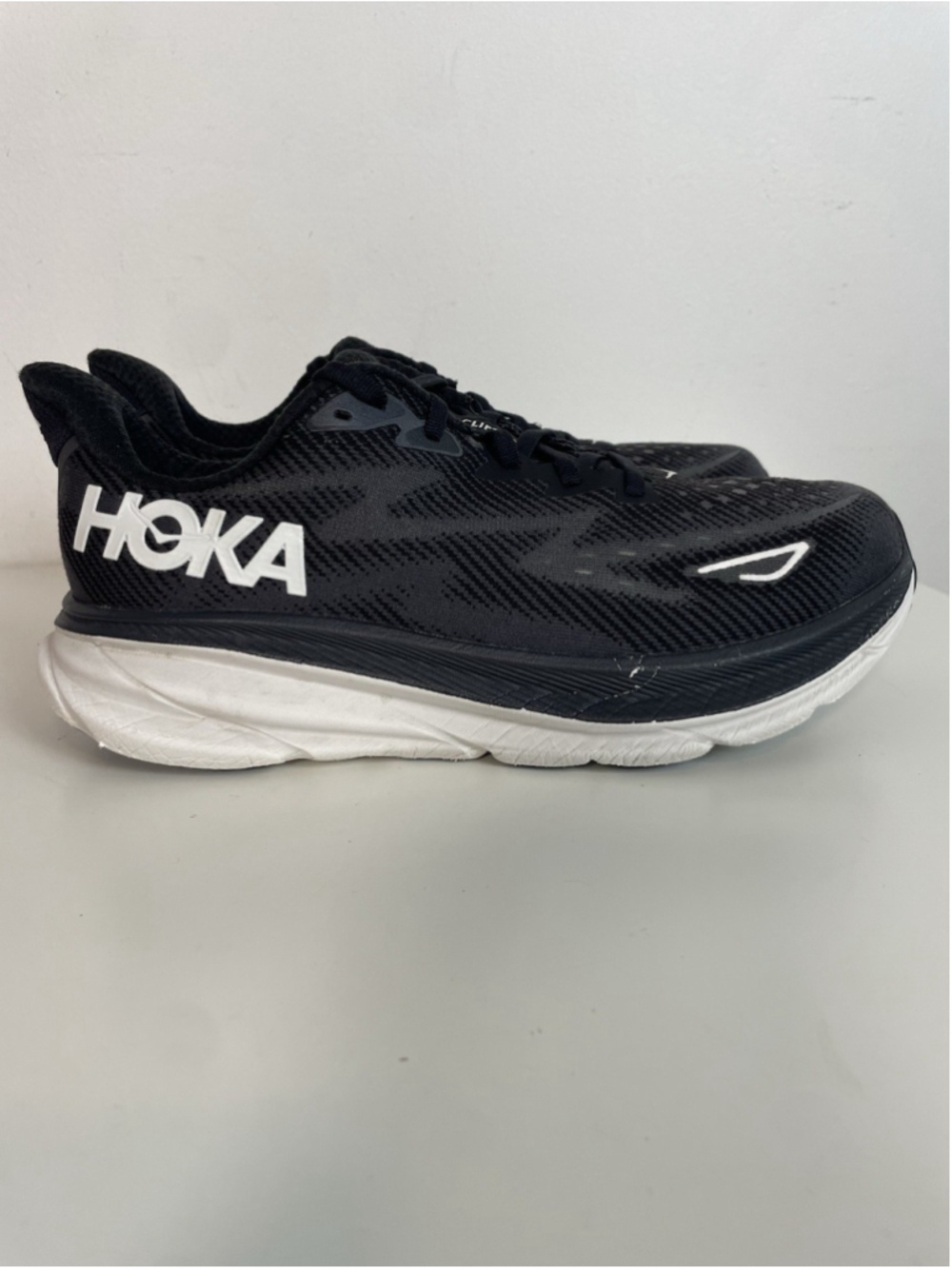 Hoka Clifton 9 Women's Size 9.5D Wide Black Running Shoes Sneakers